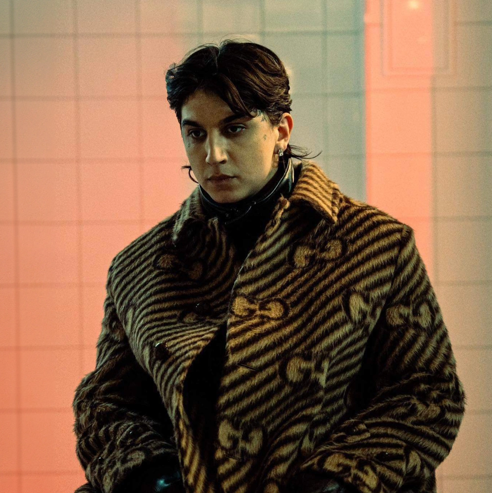 Sobel urodzony w 2001 roku polski wokalista, kompozytor i tekściarz.